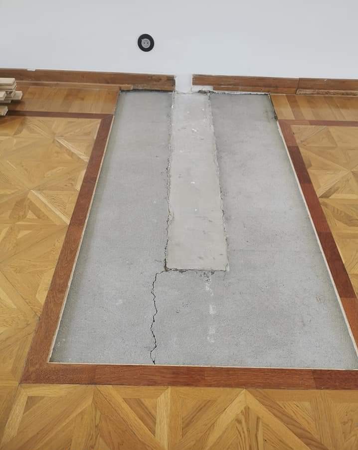 Support de parquet ouvert avant reparation